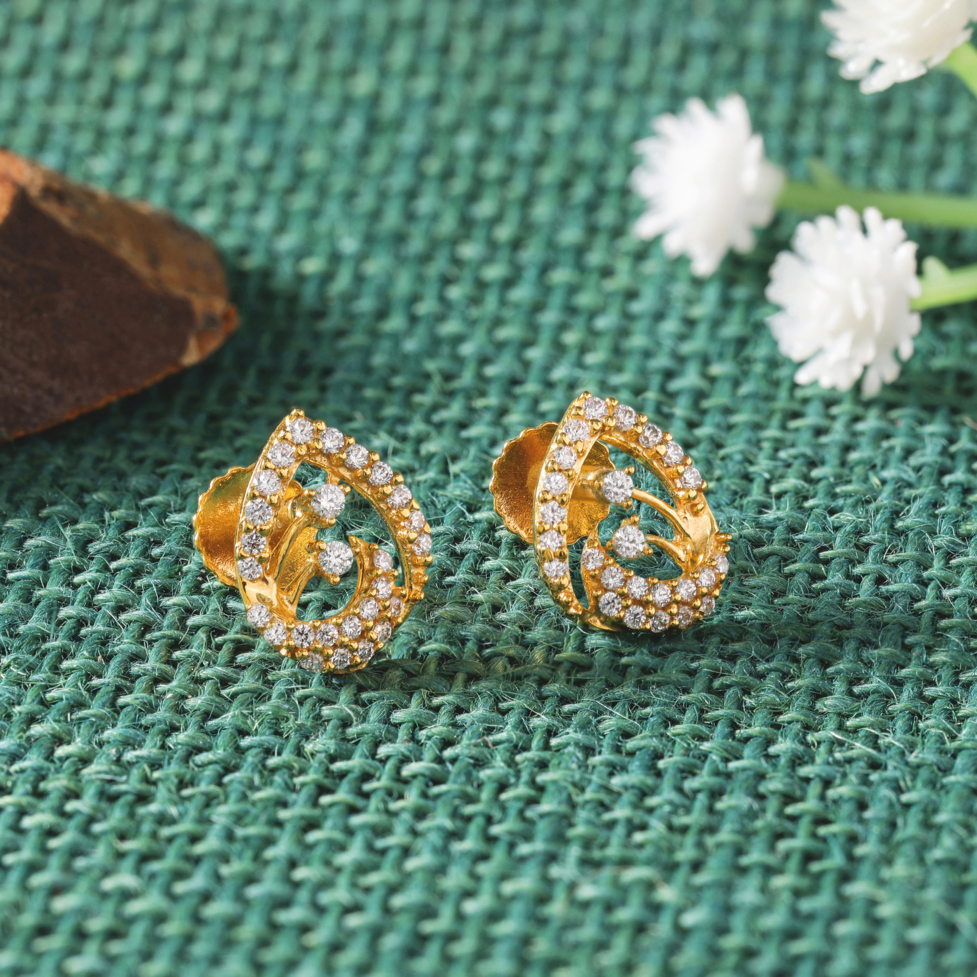 Wear Gold Small Gold Ear Studs Designs Buy Stylish Gold Stud