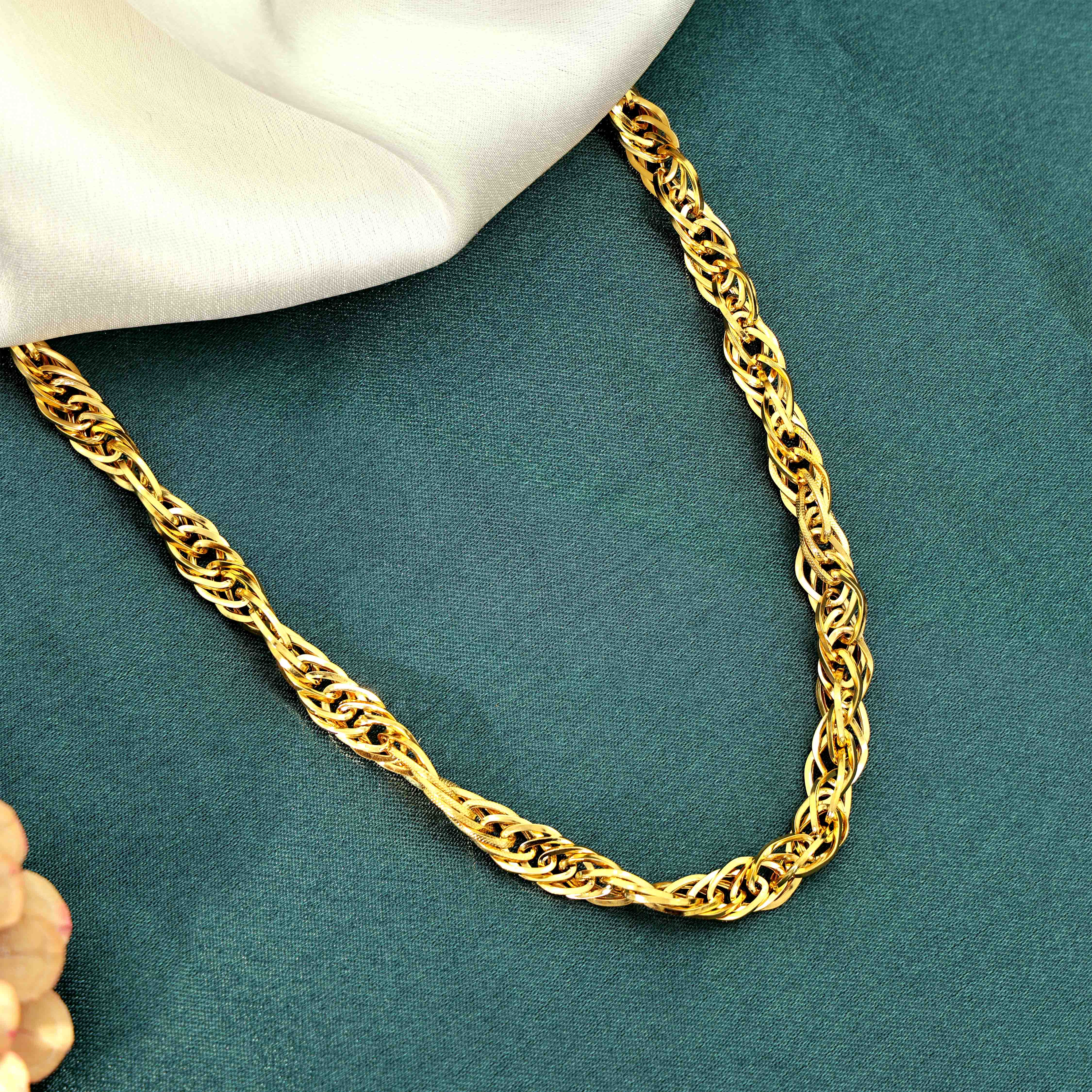 Elegant Spiral-Pattern Gold Chain