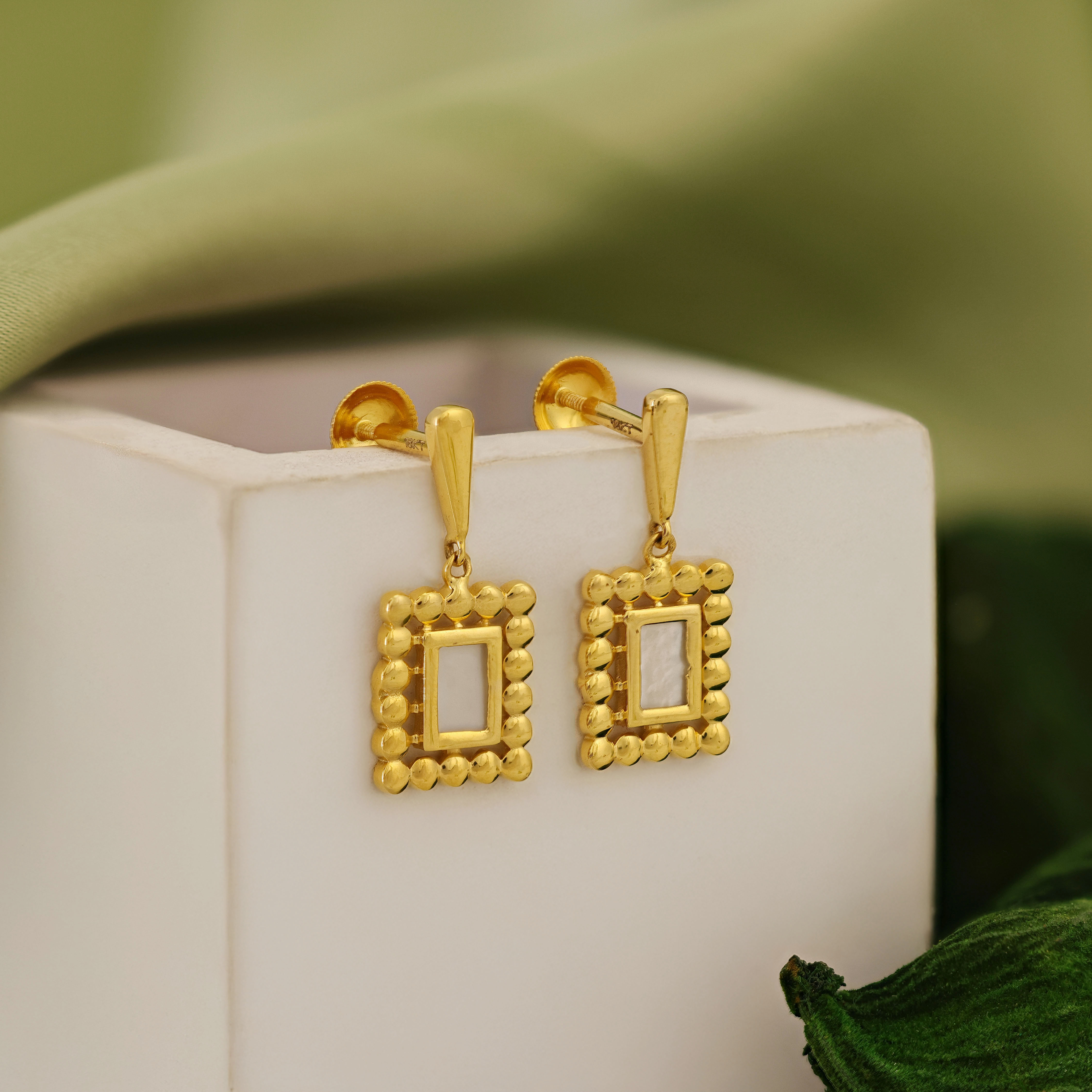 Buy Distinctive Frame Composed Gold Earrings Earrings Online Grt Jewels 