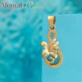 Glistening Mouval Collection Gold Pendant