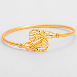 Elegant Swirl Gold Bracelet