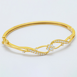 Pretty Floral Gold Bracelet
