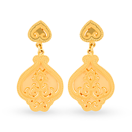 Enriching Spade Pattern Gold Earrings