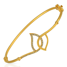 Modish Interlocked Leaf Gold Bracelet - Trinka Collection