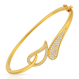 Trendy Leaf Pattern Gold Bracelet