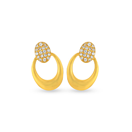 Splendid Oval Shaped Gold Earrings