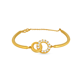 Lustrous Interlinked Circle Gold Bracelet