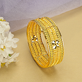 Attractive Sleek Floral Gold Bangle