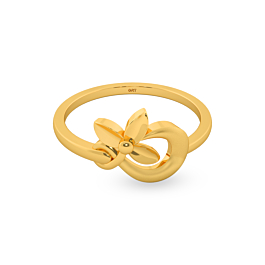 Mesmerizing Tri Petal Floral Gold Ring