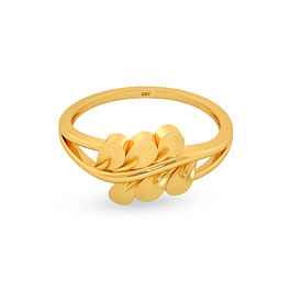 Appealing Twisted Leaf Gold Ring