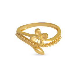 Attractive Floral Gold Ring