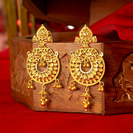 Enchanting Paisley Pattern Gold Earrings