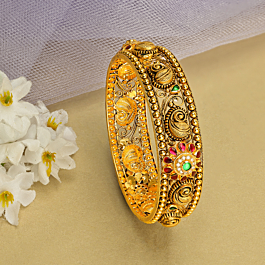 Adoring Floral With Paisley Pattern Gold Bangle
